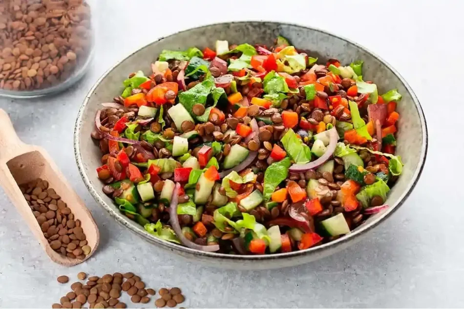 Ensalada de lentejas con pepino y hierbabuena