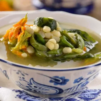 Sopa de Milpa con Chile Poblano: receta fácil, económica y llena de sabor